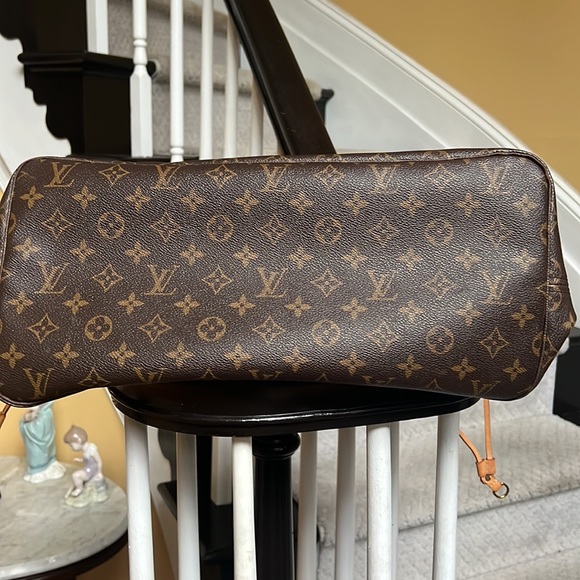 Gorgeous Neverfull GM in Peony - Picture 2 of 12